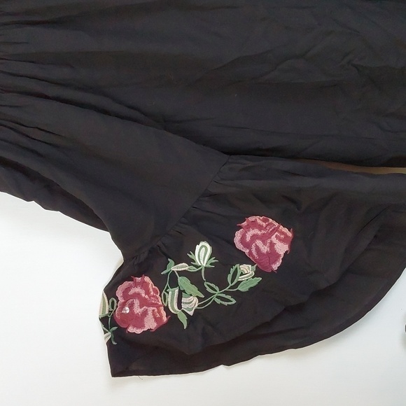 Blue Rain/Francesca's Black Tunic off/ on shoulder Statement Floral sleeves Sz.M - Picture 4 of 11